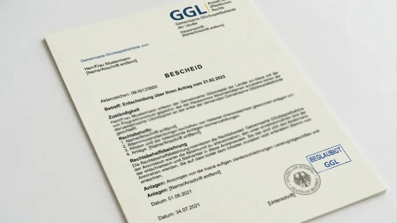 Gestempeltes Dokument der Gemeinsamen Glücksspielbehörde mit neutraler Lizenz-Übersicht